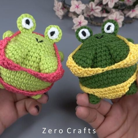 Market Patterns, Frog Tutorial, Frog Crochet Pattern, Frog Amigurumi, Partner Tattoos, Easy Amigurumi, Crochet Bra, Pretty Crochet, Crochet Jewelry Patterns