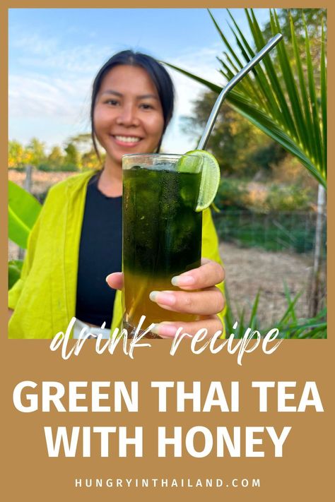 Craft a healthy and refreshing drink with this easy green Thai tea recipe, using green tea leaves and honey. It's the best pick for summer, easy to make, and can be enjoyed hot or cold with a splash of milk. Thai Tea Recipe, Roselle Juice, Homemade Bubble Tea, Thai Tea Recipes, Thai Coffee, Thai Mango, Green Tea Drinks, Green Thai, Homemade Bubbles