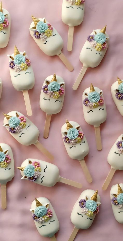 Unicorn Cakesicles Ideas, Cakesicles Unicorn, Unicorn Cakesicles, Unicorn Food Ideas, Cake Sicles, Rainbow Sprinkle Cakes, Unicorn Birthday Party Cake, Popsicles Cake, Unicorn Treats