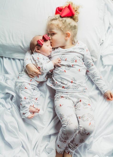 Newborn Christmas Pictures With Siblings, Toddler Christmas Pictures, Sibling Christmas Pictures, Toddler Christmas Photos, Newborn Christmas Pictures, Christmas Pictures Kids, Newborn Christmas Photos, Christmas Baby Pictures, Christmas Family Photoshoot