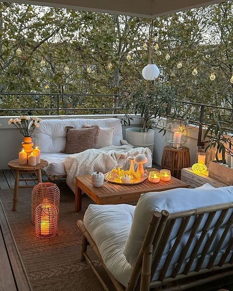 Cute Apartment Patio, Italian Balcony, Cozy Home Interior, Cozy Balcony, Home Decor Apartment, Home Decor Cozy, Deco Studio, Future Apartment Decor, Kitchen Home Decor