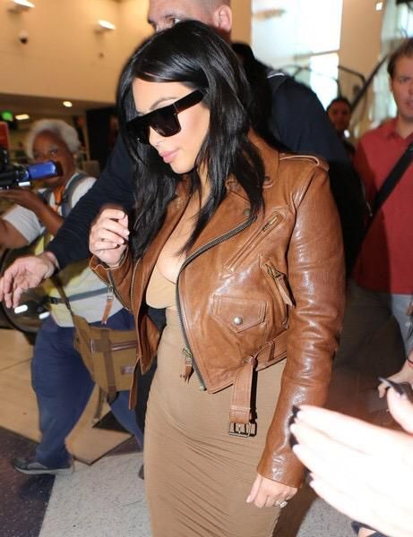 Kim lather Robert Kardashian Jr, Estilo Kardashian, Robert Kardashian, Lax Airport, Kardashian Photos, Womens Biker Jacket, Teen Choice Awards, Kim K, Kardashian Style