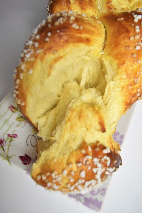 Brioche tressée à la mie filante - brioche extra moelleuse Brioche Recipe, Brioche Bread, Cooking Homemade, Cooking Chef, Bakery Bread, Cooking Recipe, Bread Dough, Beignets, Cooking Kitchen