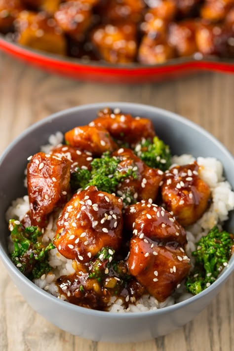 Best General Tso's Chicken Stir Fry - General Tso's Chicken Recipe Quick Asian Dinner, General Tso Chicken Stir Fry, Poulet General Tao, General Tso's Chicken Recipe, Fitness Foods, General Tso's Chicken, Asian Dinner, Wok Recipes, Chinese Dinner