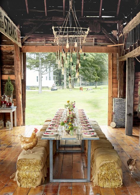 Located in Shohola, Pennsylvania, Cooper made this festive barn available to rent for weddings and special events, before recently deciding to put it on the market. Guests could even rent the adjacent farmhouse and make a weekend of it. A rustic tablescape looks outside at the barn's pretty scenery. Barn Parties, Barn Renovation, Dinner Party Summer, Party Barn, Casa Country, Country Barn, Barn Decor, Table Set Up, Long Table