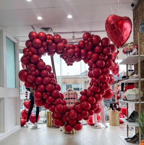 Heart Installation, English Party, Proposal Decor, Red Events, Storefront Design, Luxury Party, Diy Birthday Decorations, Balloon Decor, Heart Balloons