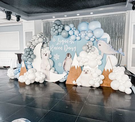 Arctic Birthday Party Decorations, Polar Bear Balloon Garland, Polar Bear Theme Party, Winter Wonderland Baby Shower Boy, Penguin Themed Birthday Party, Arctic Decorations, First Birthday Theme Boy, Winter Wonderland Party Theme, Penguin Birthday Party