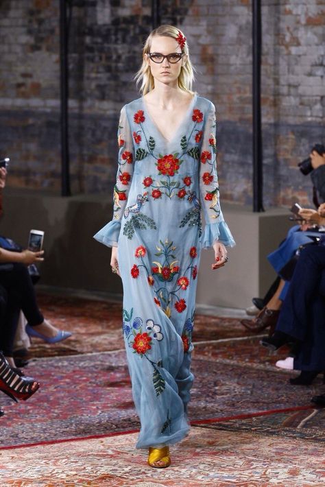 Gucci Gucci 2016, Resort 2016 Fashion, Maxi Robes, 2016 Fashion, Printed Maxi, Mode Inspiration, Printed Maxi Dress, Womens Maxi Dresses, Long Sleeve Maxi Dress