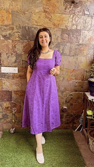 Kurti Design To Stitch, Chudidars Designs For Stitching, New Frocks Designs For Women, Short Sleeve Kurti Designs, Hakoba Dress Patterns For Women, Top Models For Stitching, Daily Wear Frocks For Women, Hakoba Kurti Designs, Broad Neck Kurti Design