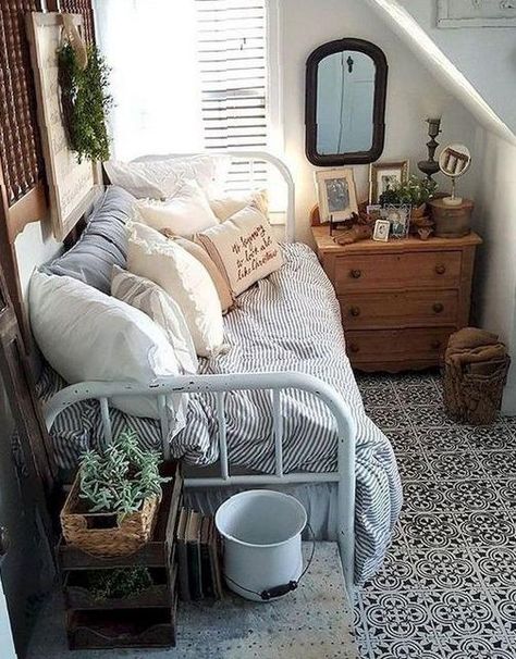 Bedroom Off Living Room, Bed Bedroom Ideas, Tiny Guest Room, Film Decor, Pinterest Baby, Cute Dorm Rooms, Small Bed, Bed Bedroom, Small Room Design