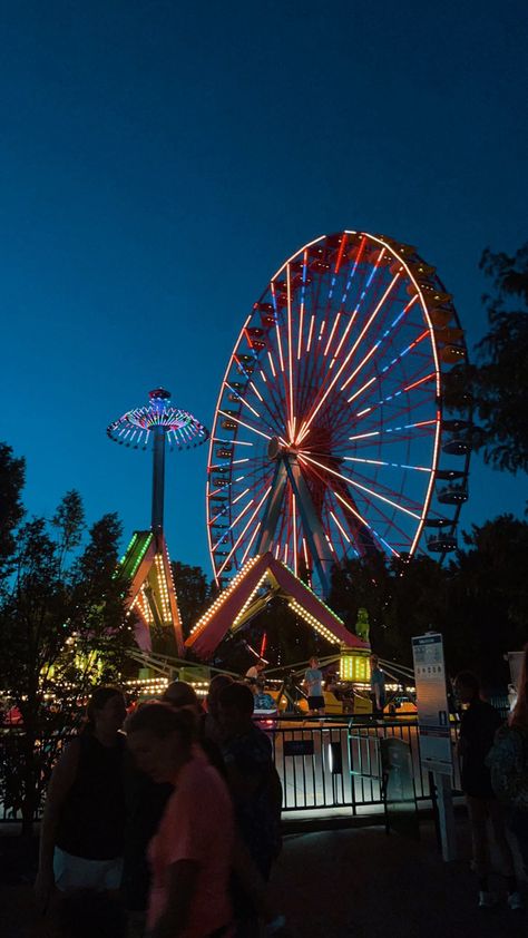 Ceder Point Aesthetic, Cedar Point Wallpaper, Cedar Point Aesthetic, Mr Midnight, Cedar Point Amusement Park, Flying Dutchman, Cedar Point, Carnival Rides, White Noise