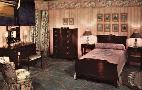 1940s Aesthetic, Aesthetic Bedrooms, Aesthetic Room Ideas, 20th Century Fashion, Vintage Interior, Aesthetic Bedroom, Dream Rooms, Dream Bedroom, Aesthetic Room