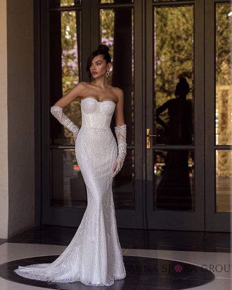 Samui ❤️ A spectacular fitted strapless dress. Amazing combination of minimalist detail and beautiful stylish accessories – long gloves decorated with beads and a light cape with a train. View more details and full collection of dresses on our website #2025bride #bridallook #2026bridetobe #bride #bridalgown #bridetobe #yestothedress #2026bride #bridal #wedding #newcollection #isaidyes #modernbride #fittedweddingdress Strapless Wedding Gown With Gloves, Wedding Dresses With Long Gloves, Spagetti Strap Wedding Dress With Gloves, Strapless Wedding Dress With Gloves, Strapless Satin Wedding Dress With Gloves, Fitted Strapless Maxi Dress With Sweep Train, Wedding Dress With Gloves Long, Pre-draped Strapless Gown With Sweep Train, Wedding Dress Gloves