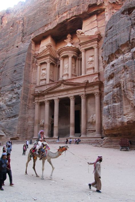 Al Ula Saudi Arabia Aesthetic, Archaeologist Aesthetic, Saudi Arabia Aesthetic, Arabia Aesthetic, Al Ula Saudi Arabia, Saudi Aesthetic, Travel To Saudi Arabia, Saudi Arabia Culture, City Of Petra