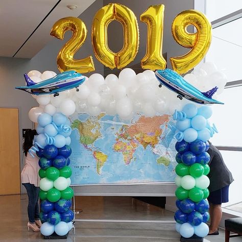 Around The World Theme Centerpieces, Travel Theme Balloon Arch, Travel Balloon Arch, International Decorations Ideas, Around The World Party Decorations, Around The World Decor, Around The World Decorations, International Party Theme, Around The World Prom Theme