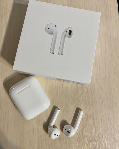 Elevate your listening experience with #AirPods2! Featuring crystal-clear sound, improved battery life, and instant connectivity, these wireless earbuds are a game changer. Perfect for life on the go! 🎶💻 #AppleAirPods #TechLovers #WirelessAudio #BluetoothEarbuds #MusicEverywhere #AppleLife Fone Apple, Easy Dragon Drawings, Apple Laptop Macbook, Xmas Wishes, Apple Laptop, Air Pods, Iphone Photos, Airpod Case, Birthday Wishlist