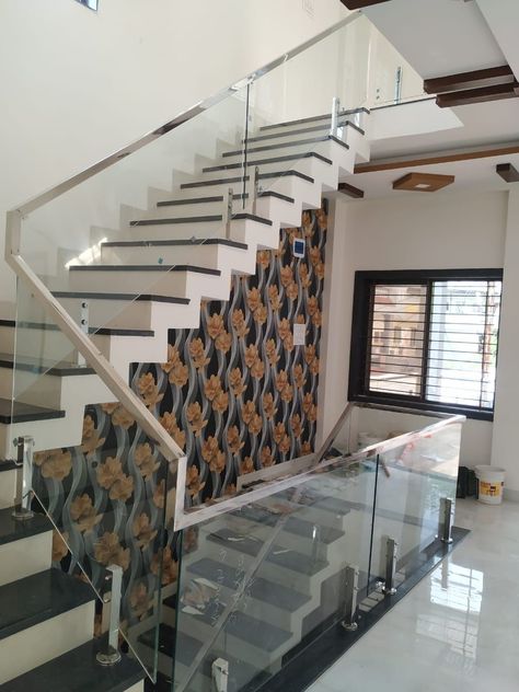 Elegant staircase design beautiful staircase ideas metal staircase design ideas decorations Spigot Glass Railing, Steel Glass Railing Design, Metal Staircase Design, Balcony Glass Railing Design, Stairs Railing Design, Glass Steps, Glass Railing Design, Stairs Tiles Design, Steel Stairs Design