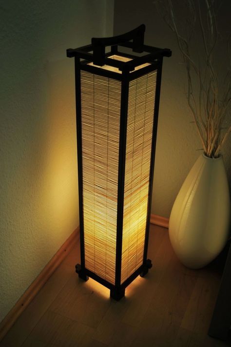 Classic Floor Lamps, Luxurious Living Rooms, Japanese Lamps, Modern Apartment Living Room, Bamboo Decor, Hotel Interior Design, Diy Lamp Shade, Wood Lamps, Wood Light