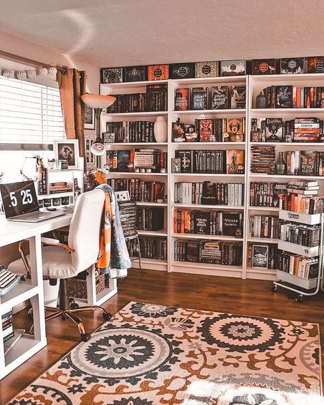 Reading Desk Aesthetic, Reading Office Room Ideas, Library In Office Space, Home Library Shelf Decor, Bookcases In Bedroom Ideas, Spare Bedroom Library, Home Library With Desk, Home Reading Room Ideas, Office And Reading Room Ideas