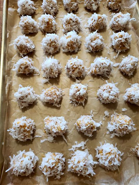 Orange Balls Recipe, Orange Balls, Holiday Party Treats, Christmas Finger Foods, Xmas Desserts, Custard Pie, Vanilla Wafers, Balls Recipe, Party Treats