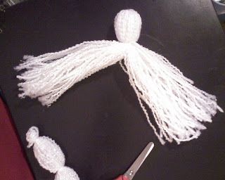 My Practically Perfect Life: Yarn Angels: The Tutorial Yarn Angels, Angel Ornaments Diy, Diy Yarn Dolls, Dolls Miniature, Knit Christmas Ornaments, Teddy Bear Knitting Pattern, Christmas Angel Crafts, Diy Angels, Christmas Sewing Projects