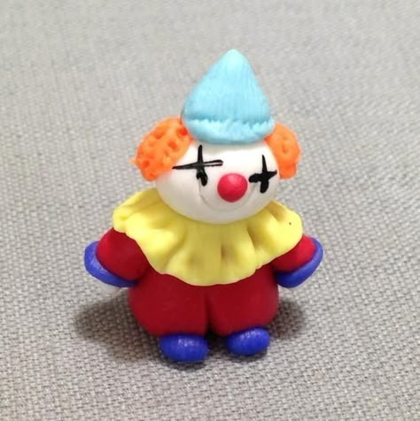 Funny Clown, Black Figurines, Clowns Funny, Cute Miniature, Cute Clown, Display Jewelry, Clay Polymer, Craft Decoration, Clay Art Projects