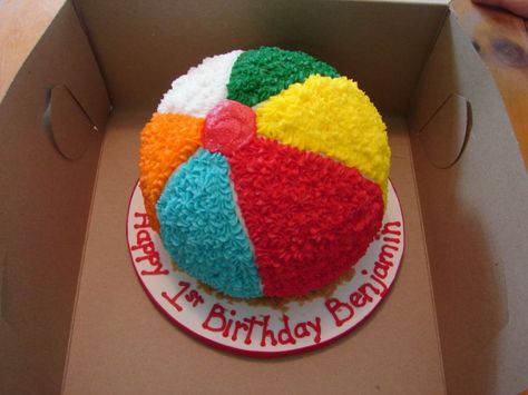 Look no further: You'll find the perfect smash cake to fit your party's theme right here! Beach Ball Cake, Beach Ball Birthday, Beach Ball Party, Ball Birthday Parties, Beach Birthday Party, Beach Cakes, Pool Birthday, Ball Birthday, Goa India