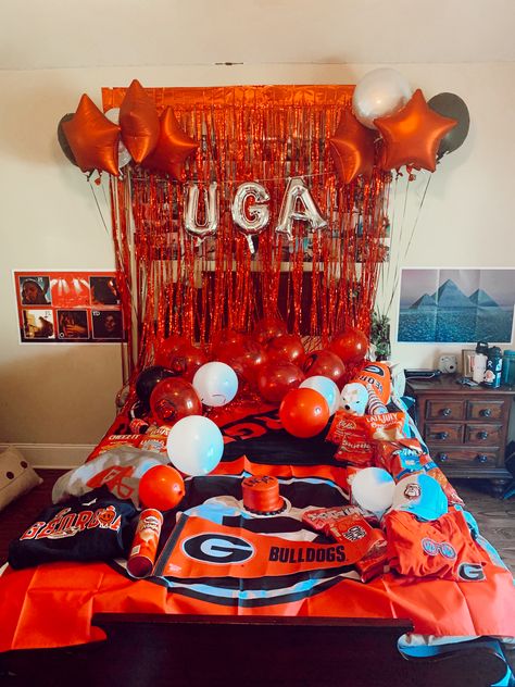 #bedparty #uga #graduation #universityofgeorgia #classof2020 #classof2024 University Of Georgia Party Decorations, Uga Bed Party, Uga Party Decorations, Uga Grad Party, Uga Graduation Party, Uga Dorm, Graduation Party University, Uga Graduation, College Bed