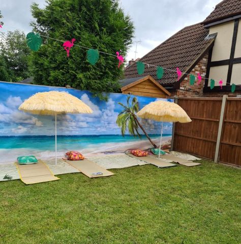 Hawaii themed garden party decor Luau Tent Decorations, Hawaiian Garden Party, Hawaii Themed Party Games, Outdoor Luau Decorations, Hawaii Bday Theme, Beach Garden Party, Beach Party Decorations Outdoor, Aloha Themed Party Ideas, Beach Party Ideas For Adults