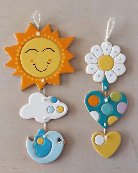 Clay Wall Hanging, Clay Magnets, Handmade Christmas Crafts, Clay Wall Art, Clay Crafts Air Dry, Keramik Design, Art Decor Diy, Cute Polymer Clay, Pottery Crafts