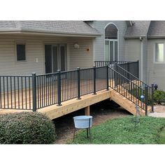 Patio Railings, Metal Deck Railing, Metal Porch, Deck Railing Ideas, Deck Remodel, Patio Railing, Deck Railing Design, Stair Railings, Railings Outdoor