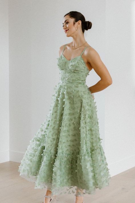 White And Green Dresses, Sage Dress Outfit, Large Size Outfits, Sage Gown, Butterfly Prom Dress, Sage Green Dresses, Tea Length Prom Dress, Sage Green Dress, Sage Dress