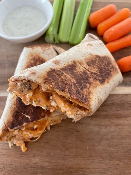 Healthy, Macro Friendly Buffalo Chicken Wrap (High Protein!) Buffalo Chicken Wraps Healthy, Macro Dinner, Buffalo Chicken Wrap Recipe, Buffalo Chicken Wrap, Chicken Wraps Healthy, High Protein Recipe, Protein Wraps, Wraps Recipes Healthy, Macro Recipes