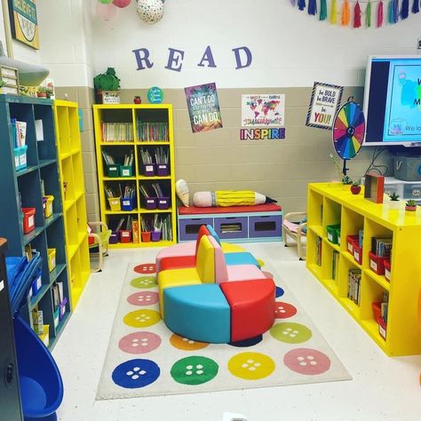 Library Room Ideas Preschool, Preschool Class Library, Library Area Preschool, Library For Kindergarten, Library Area Ideas Preschool, Library Corner For Kindergarten, Small Library Design, Preschool Classroom Layout, Library Mural