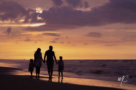 Family On The Beach Aesthetic, Family Beach Aesthetic, Beach Family Aesthetic, Beach Family Photography, Best Family Beaches, Action Board, Board Collage, Beach Photography Family, Family Aesthetic