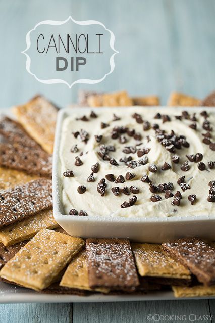 Cannoli Dip - you're going to want to eat this by the spoonful. It's amazing! Good with strawberries or crackers (or cannoli shells pieces of course). Cannoli Dip, Cheesecake Dip, Sweet Dips, Dessert Dips, Cooking Classy, Snacks Für Party, Cannoli, Yummy Sweets, How Sweet Eats