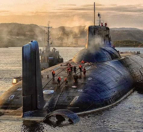 Akula Class Submarine, Largest Submarine, Russian Submarine, Soviet Navy, Nuclear Submarine, U Boat, Nuclear Power, Yellow Submarine, Navy Ships