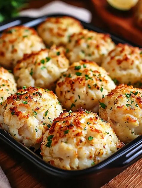 Easy Homemade Crab Balls with Dipping Sauces Recipe - Tasty Blom Crab Balls Recipe, Crab Balls, Baked Crab Cakes, Canned Crab Meat, Baked Crab, Crab Feast, Dipping Sauces, Balls Recipe, Perfect Appetizers