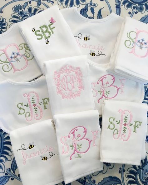 Baby Girl Monogram Ideas, Baby Monogram Ideas, Wreath Sashes, Machine Embroidery Gifts, Embroider Ideas, Monogrammed Hand Towels, Embroidery Clothes, Southern Baby