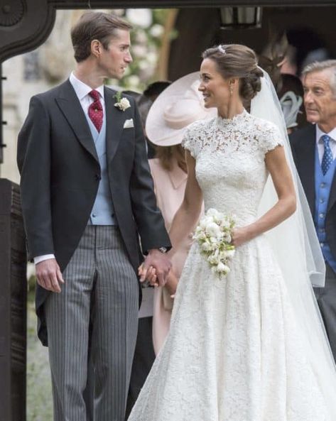 Pippa Middleton Wedding Dress, Pippa Middleton Photos, Kate Middleton Wedding Dress, Pippa Middleton Wedding, Famous Wedding Dresses, Pippa And James, Dress Lookbook, Celebrity Wedding Photos, Middleton Wedding