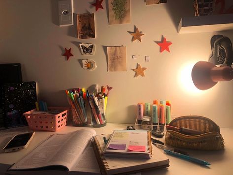 Study Corner Aesthetic, Dorm Room Styles, Colorful Room Decor, Room Organization Bedroom, Creative School Project Ideas, Diner Decor, Study Desk Decor, Study Corner, India Home Decor