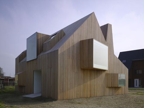 House Beirings, A Modern Dutch Farmhouse By Rocha Tombal Architects - if it's hip, it's here Modern Wooden House, Wooden House Design, Timber Architecture, Wood Architecture, Modern Barn, Wooden House, Residential Design, Residential Architecture, Utrecht