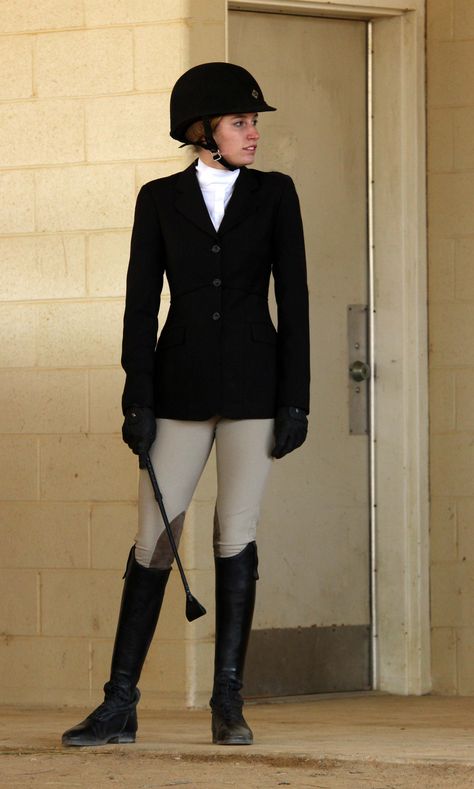 Outfits Horse Riding, Equestrian Style Outfit, Equestrian Outfit, Riding Outfits, Horse Riding Outfit, Equestrian Events, Riding Clothes, Equestrian Chic, Equestrian Helmet