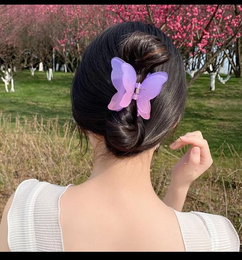 Beautiful butterfly hair claw from #shopee Enhance your hairstyle with this butterfly claw clip. It can make any hairstyle good . Makes any hairstyle effortlessly gorgeous .. #shopee #shopeehaul #Shopee #hairclip #hairstyle #claw #clawclip #butterfly #butterfly #hair #butterflyhairclips Gradient Butterfly, Butterfly Hair Claw, Nature Inspired Accessories, Gradient Color Design, Hair Claw Clip, Butterfly Clips, Your Hairstyle, Butterfly Hair, Butterfly Shape