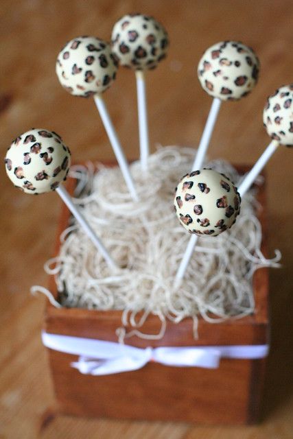 Cheetah Cake Pops, Animal Print Cake Pops, Cheetah Birthday Cakes, Cheetah Print Cakes, Artisan Cake, Leopard Birthday Parties, Animal Cake Pops, Leopard Cake, Leopard Print Cake