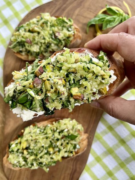 Chunky Zucchini Pesto Bruschetta with Lemon (No Cook) Pesto Bruschetta, Antipasto Appetizer, Raw Zucchini, Zucchini Fritters Recipe, Fried Peppers, Grilled Bruschetta, No Cook Appetizers, Zucchini Soup, Vegetarian Dish