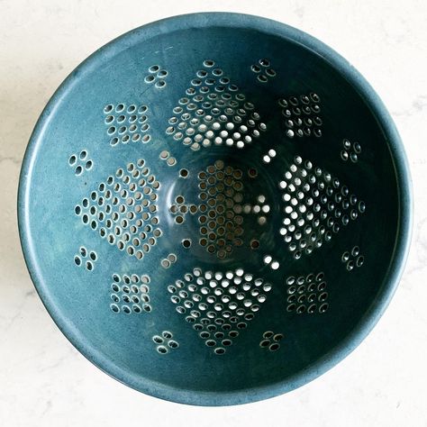 Ceramic Colander Berries, Ceramic Colander Pottery, Berry Bowls Pottery, Ceramic Strainer, Pottery Colander, Kitchen Decor Minimalist, Pottery Berry Bowl, Minimalist Pottery, Ceramic Colander