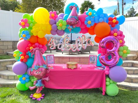 Poppy Themed Birthday, Trolls Birthday Dessert Table, Trolls Birthday Photoshoot Ideas, First Birthday Trolls Theme, Girls Trolls Birthday Party, Trolls Birthday Party Backdrop, Trolls Outdoor Birthday Party, Trollstice Birthday Party, Trolls Birthday Balloon Arch