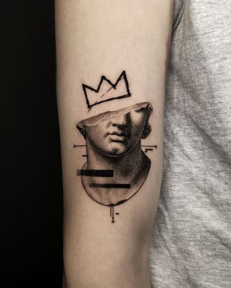 Basquiat Tattoo, Geometric Tattoo Sleeve Designs, Dna Tattoo, Modern Art Tattoos, Artsy Tattoos, Neo Tattoo, Pop Art Tattoos, Skull Sleeve Tattoos, Statue Tattoo