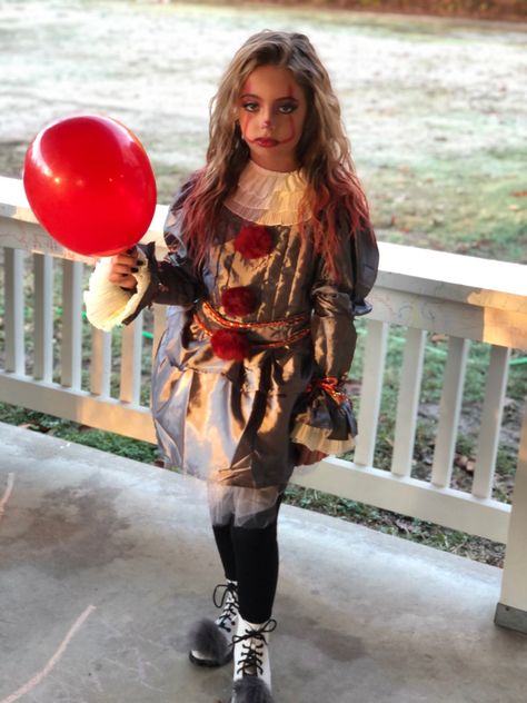 Pennywise Makeup Girl Kid, Kids Pennywise Makeup, Girl Pennywise Makeup, Girls Pennywise Costume, Pennywise Makeup Girl, Pennywise Girl Costume, Girls Clown Costume, Clown Costume Halloween, Girl Clown Costume